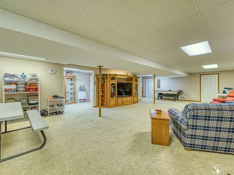 Living - 14353 Canterbury, Monroe, MI 48161 photo 3 of 7