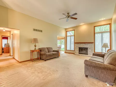 Living - 14353 Canterbury, Monroe, MI 48161 photo 4 of 7