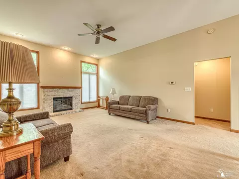 Living - 14353 Canterbury, Monroe, MI 48161 photo 5 of 7