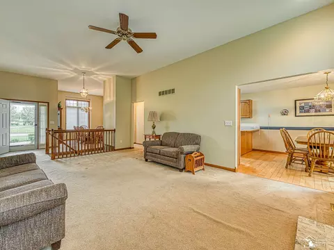 Living - 14353 Canterbury, Monroe, MI 48161 photo 6 of 7