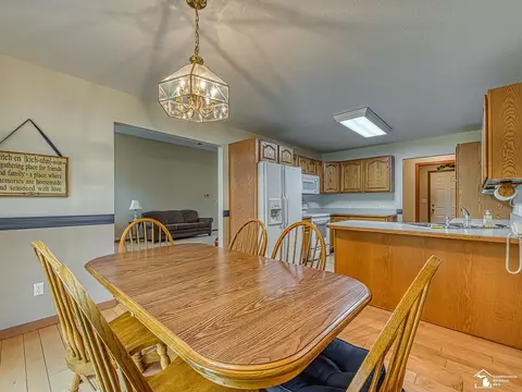 Dining - 14353 Canterbury, Monroe, MI 48161 photo 2 of 6