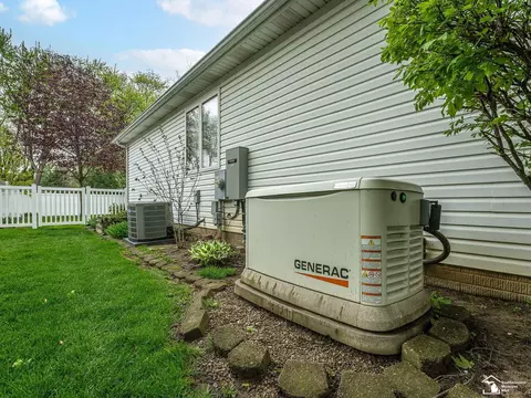 Exterior - 14353 Canterbury, Monroe, MI 48161 photo 10 of 10