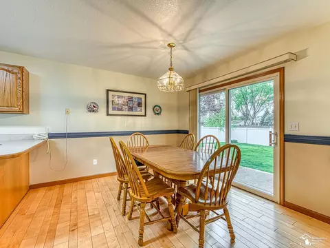 Dining - 14353 Canterbury, Monroe, MI 48161 photo 6 of 6