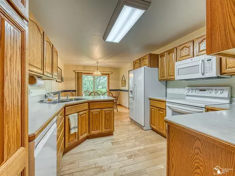 Kitchen - 14353 Canterbury, Monroe, MI 48161 photo 3 of 3