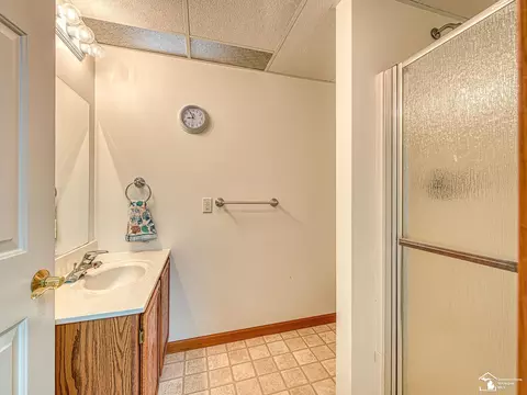 Bath - 14353 Canterbury, Monroe, MI 48161 photo 4 of 5