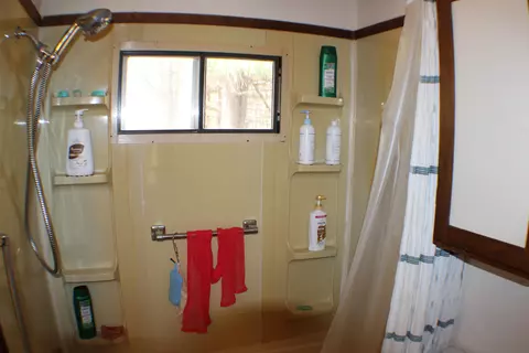 Bath - 1080 N Hockaday, Gladwin, MI 48624 photo 2 of 3