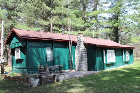 Exterior - 1080 N Hockaday, Gladwin, MI 48624 photo 9 of 26