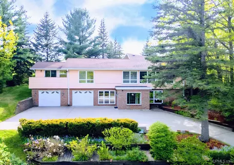 30 Lakeview, Marquette, MI 49855