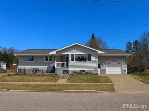 36 Champion, South Range, MI 49963