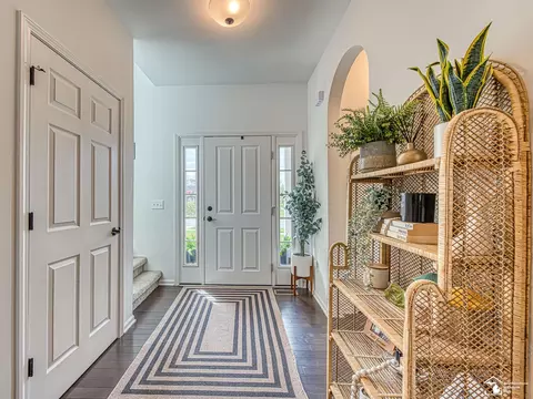 Entry Way - 746 Forest, Dundee, MI 48131 photo 4 of 8