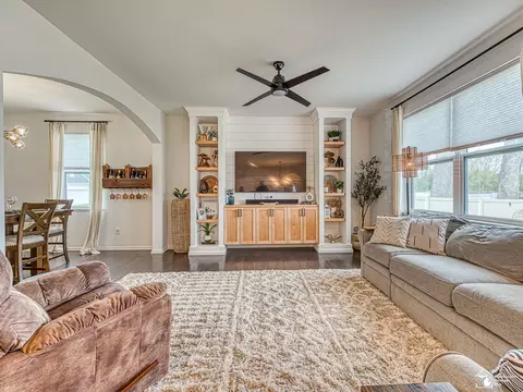 Living - 746 Forest, Dundee, MI 48131 photo 1 of 3