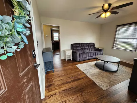 Entry Way - 33988 Currier, Wayne, MI 48184 photo 1 of 14