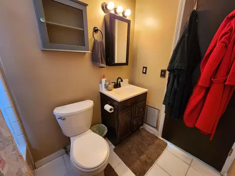 Bath - 33988 Currier, Wayne, MI 48184 photo 2 of 3
