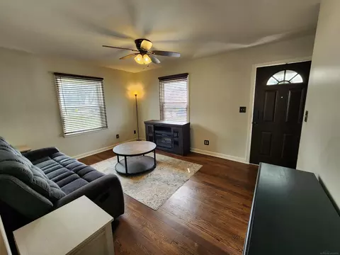 Living - 33988 Currier, Wayne, MI 48184 photo 3 of 4