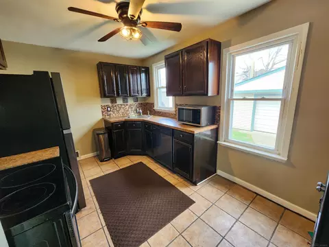Kitchen - 33988 Currier, Wayne, MI 48184 photo 3 of 3