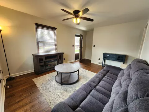 Living - 33988 Currier, Wayne, MI 48184 photo 2 of 4