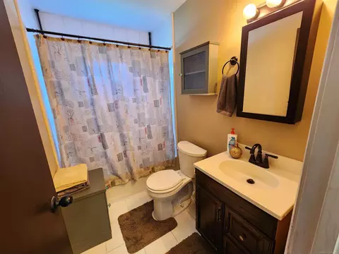 Bath - 33988 Currier, Wayne, MI 48184 photo 1 of 3