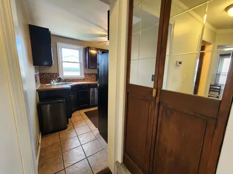 Entry Way - 33988 Currier, Wayne, MI 48184 photo 12 of 14