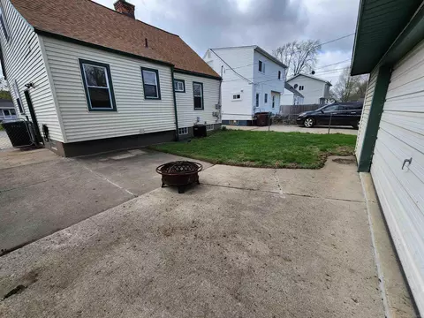 Exterior - 33988 Currier, Wayne, MI 48184 photo 4 of 5
