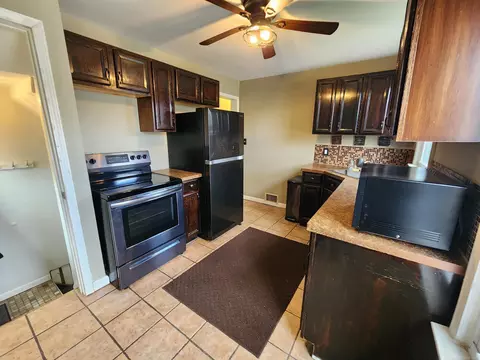 Kitchen - 33988 Currier, Wayne, MI 48184 photo 2 of 3