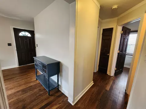Entry Way - 33988 Currier, Wayne, MI 48184 photo 3 of 14