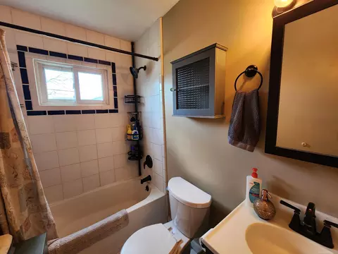 Bath - 33988 Currier, Wayne, MI 48184 photo 3 of 3