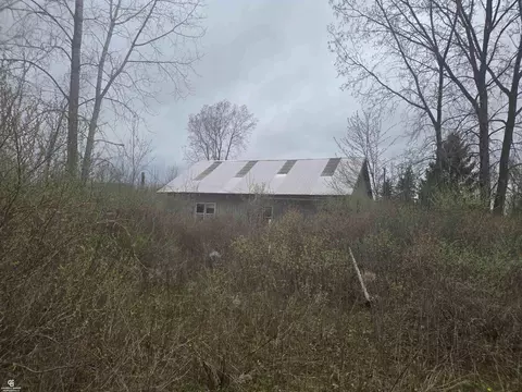 5637 Metcalf Vl, Clyde, MI 48049 photo 3