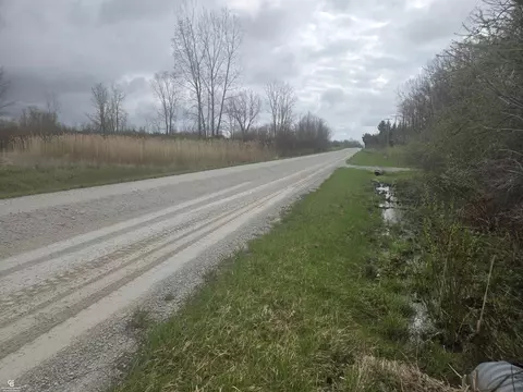 5637 Metcalf Vl, Clyde, MI 48049 photo 12