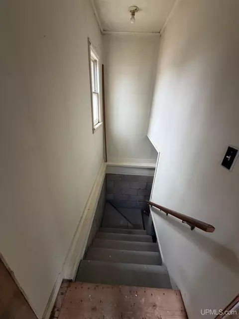 Entry Way - 163 Cliff, Ishpeming, MI 49849 photo 1 of 3