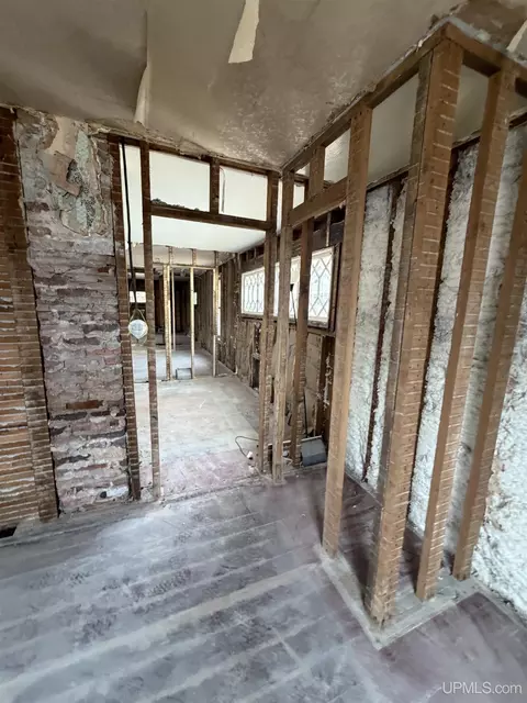 Entry Way - 163 Cliff, Ishpeming, MI 49849 photo 3 of 3