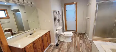 Bath - 5784 E Maple Ridge 37th, Rock, MI 49880 photo 2 of 5