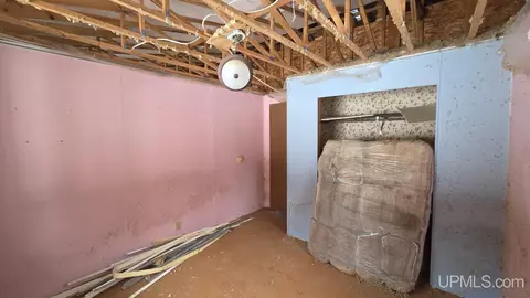 Bedroom - 7122 Maple Grv, Munising, MI 49862 photo 4 of 5