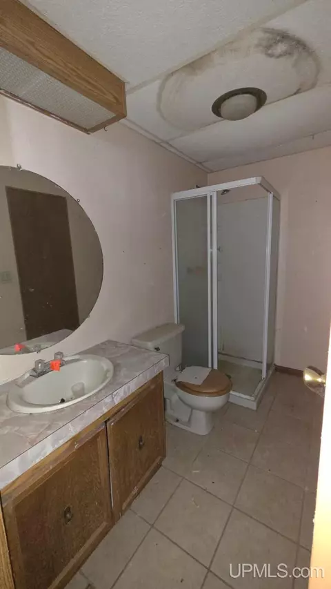 Bath - 7122 Maple Grv, Munising, MI 49862 photo 3 of 3