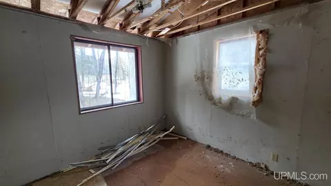 Bedroom - 7122 Maple Grv, Munising, MI 49862 photo 1 of 5