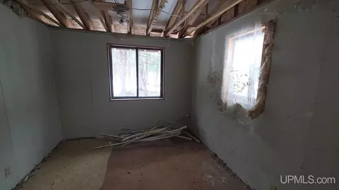 Bedroom - 7122 Maple Grv, Munising, MI 49862 photo 2 of 5