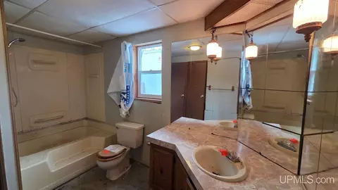 Bath - 7122 Maple Grv, Munising, MI 49862 photo 2 of 3