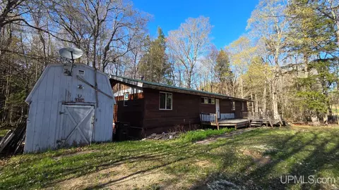 Exterior - 7122 Maple Grv, Munising, MI 49862 photo 2 of 7