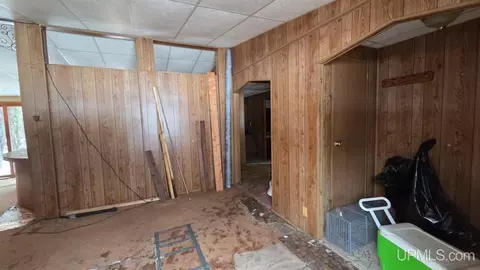 Entry Way - 7122 Maple Grv, Munising, MI 49862 photo 1 of 1