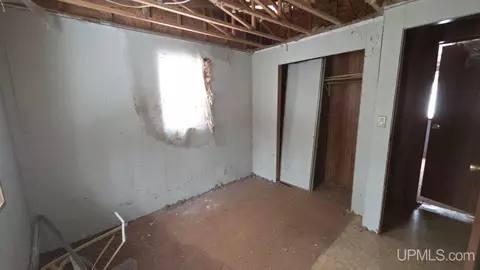 Bedroom - 7122 Maple Grv, Munising, MI 49862 photo 3 of 5