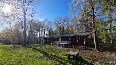 7122 Maple Grv, Munising, MI 49862