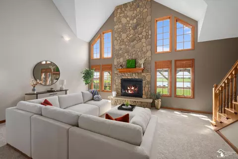 Living - 8911 Schroeder, Riga, MI 49276 photo 2 of 6
