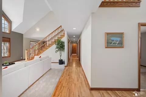Entry Way - 8911 Schroeder, Riga, MI 49276 photo 3 of 10