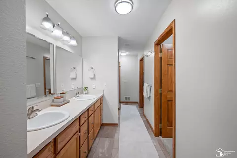 Entry Way - 8911 Schroeder, Riga, MI 49276 photo 4 of 10