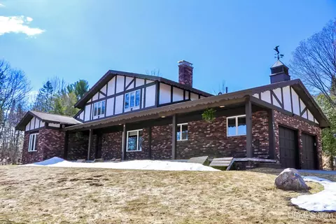 1005 11th, Houghton, MI 49931