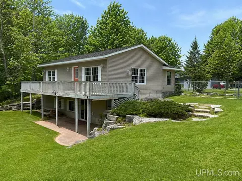 7643 W Rivers Bnd, Manistique, MI 49854