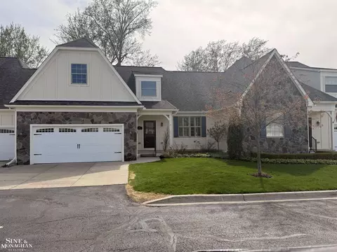 5 S S Riv, Grosse Pointe Woods, MI 48236