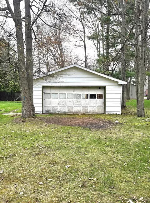 4110 Bay Vw, Beaverton, MI 48612