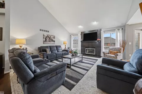 Living - 50492 Alden, Macomb, MI 48044 photo 3 of 4