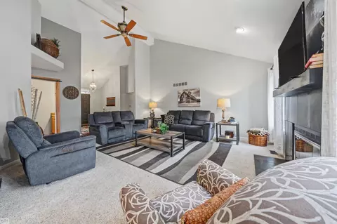 Living - 50492 Alden, Macomb, MI 48044 photo 4 of 4