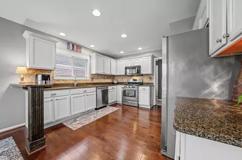 Kitchen - 50492 Alden, Macomb, MI 48044 photo 3 of 4